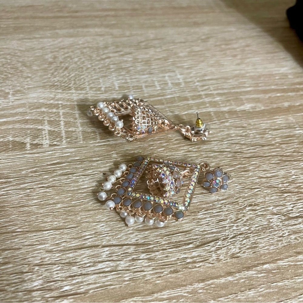 Elegant Gold and Grey Earrings - Picture 5 of 5